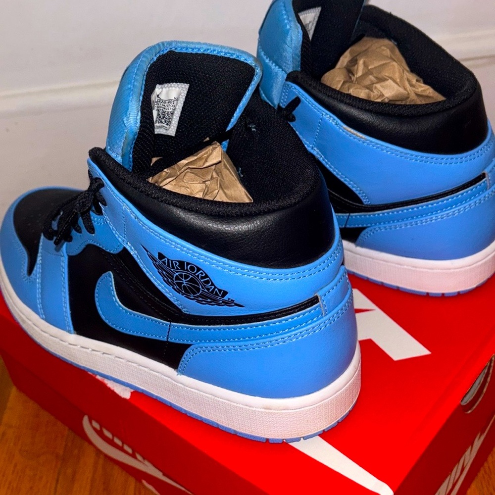 Jordan 1 Mid 'University Blue Black Size 10 Men’s YBO - Picture 9 of 11
